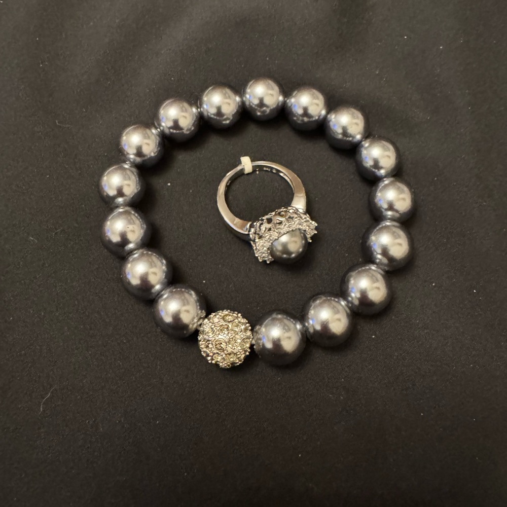 BNWT | Vera Wang Elegant Silver Pearl Bracelet and Ring Set